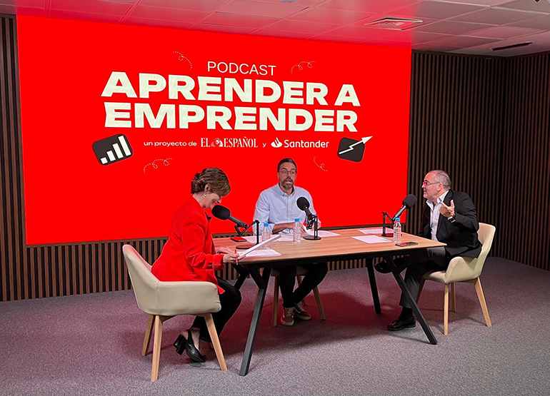 Juan Carlos Hernández, co-CEO of Master Battery, shares the keys to innovation and business recognition on El Español and Banco Santander's podcast, ‘Learning to Be an Entrepreneur’